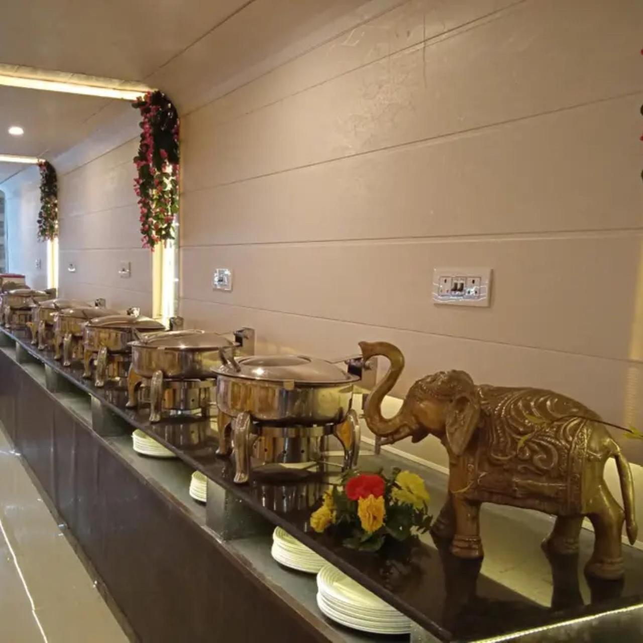 New Kumar Hotel & Banquet Lucknow Exterior foto